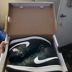Gently Used Jordan 1s